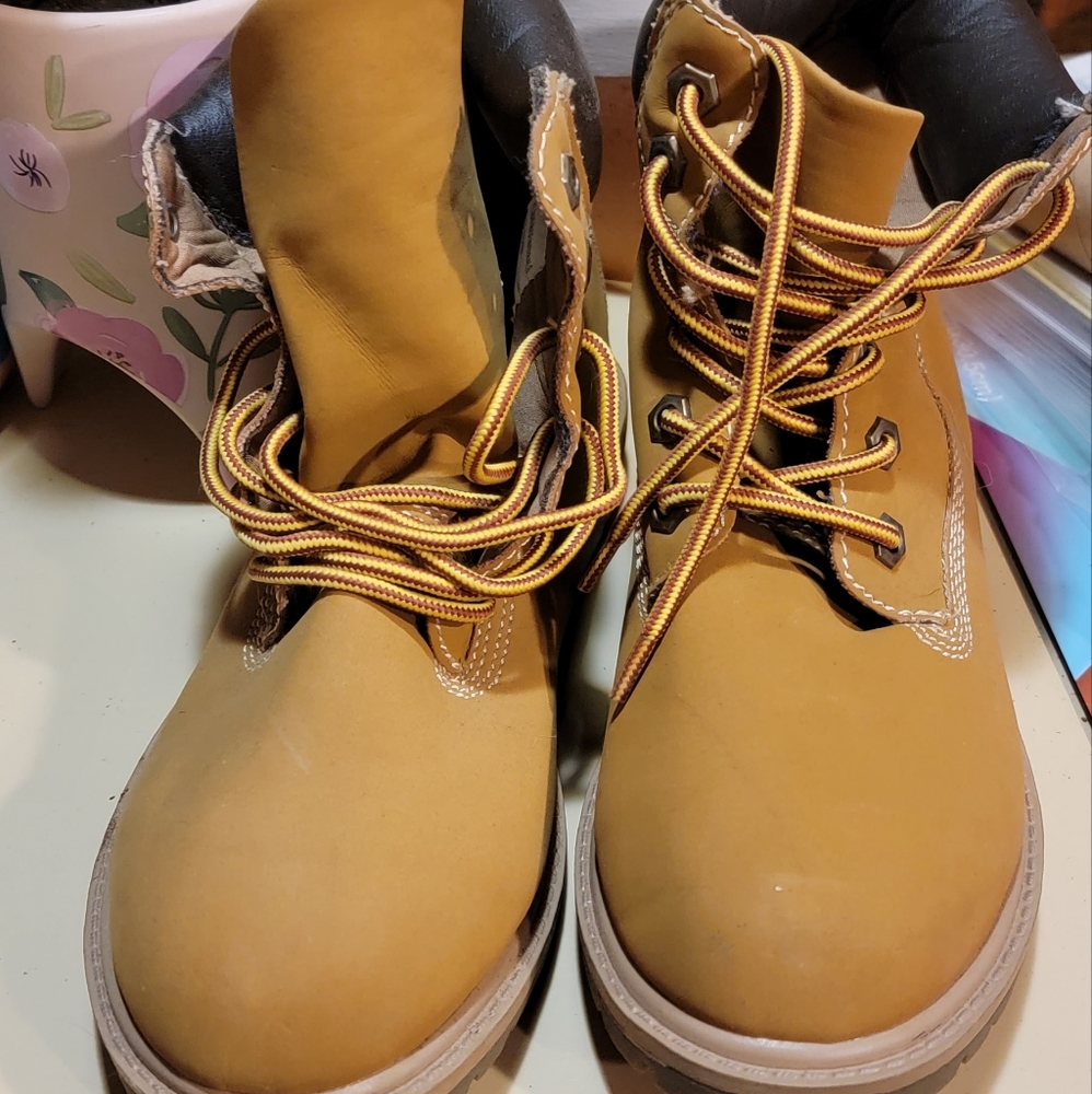 Unionbay Macon wheat Sz7.5 unisex boots. NWOT